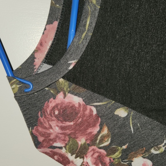 (3/$15) Cool Melon Dark Gray Shirt with Floral Long Sleeves Women Size Medium - Picture 2 of 3